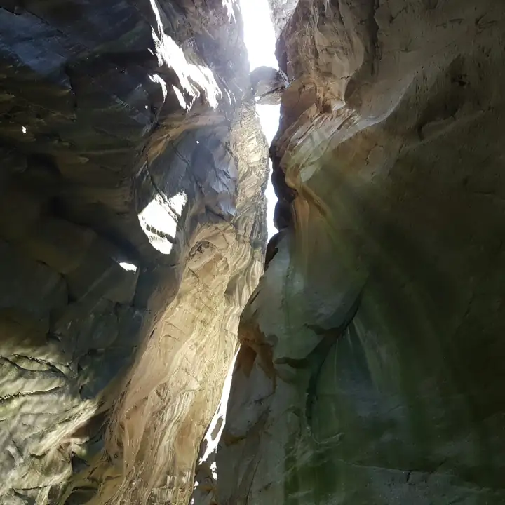 Canyoning à Fleurs Jaunes intégral avec descente en rappel de la chapelle à Cilaos.