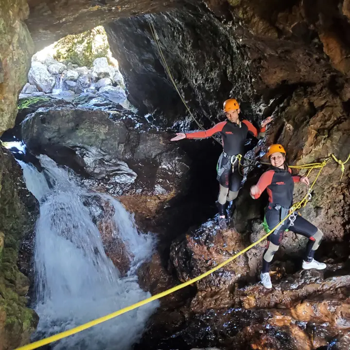 Canyoning à Sainte-Suzanne à La Réunion dans un cadre naturel tropical avec cascades