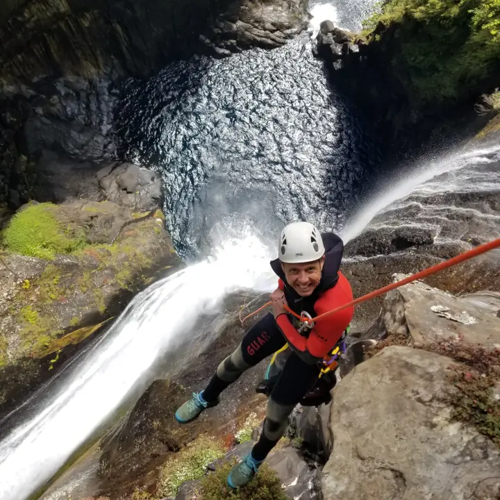 Canyoning à Takamaka à La Réunion avec grandes cascades et descentes en rappel
