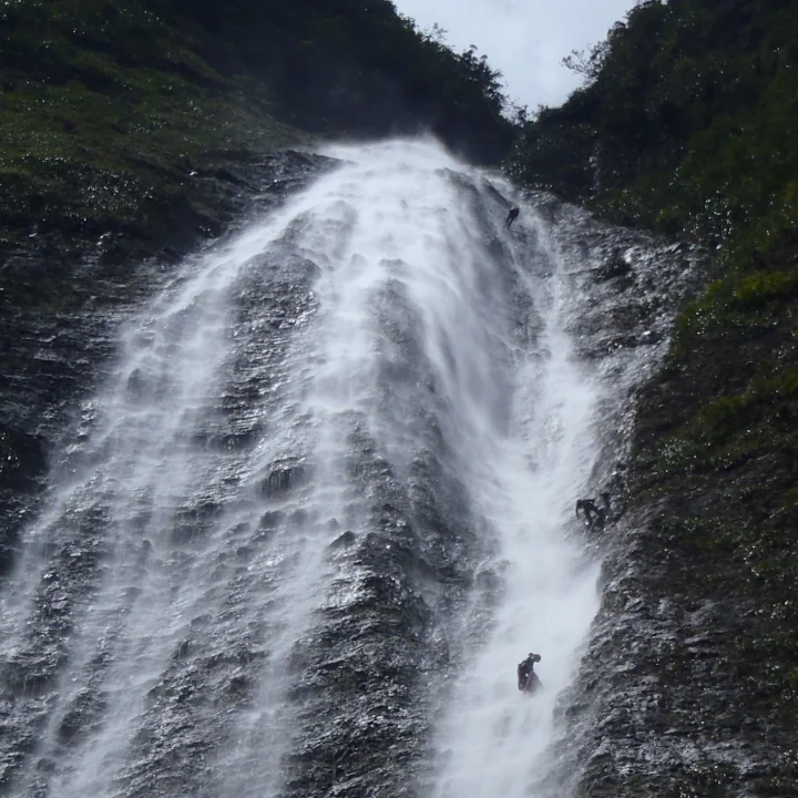 Formation canyoning à La Réunion avec apprentissage des techniques de descente en rappel