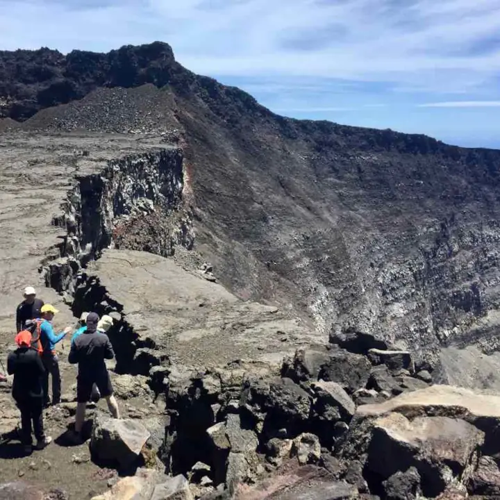 Randonnée guidée jusqu’au sommet du Piton de la Fournaise à La Réunion